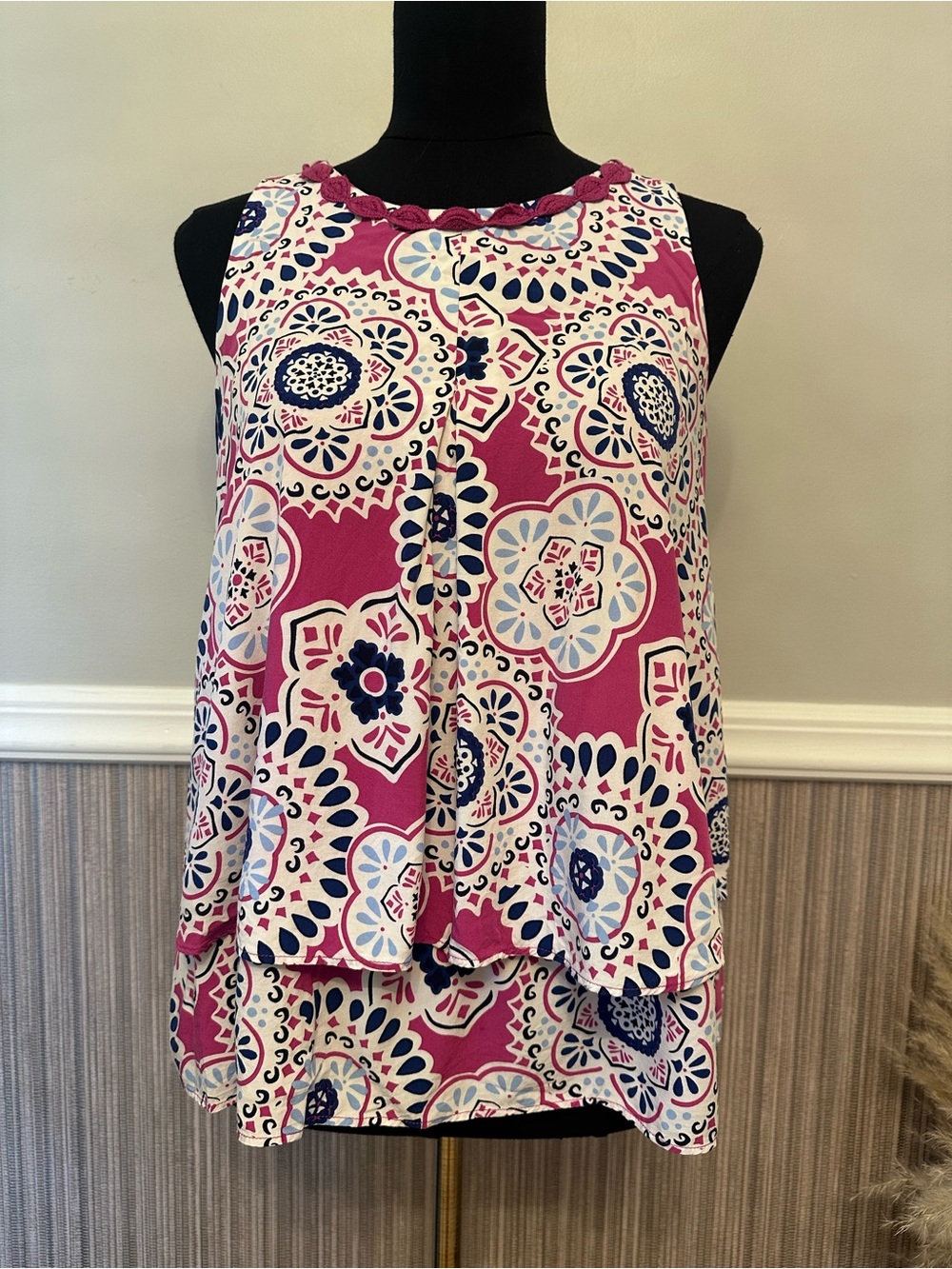 Crown & Ivy Layered Sleeveless Blouse Pink Blue Medallion Print Size Small
